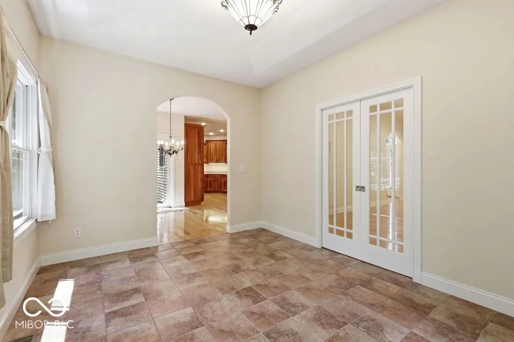 4618 Chatham Drive Bloomington, IN 47404