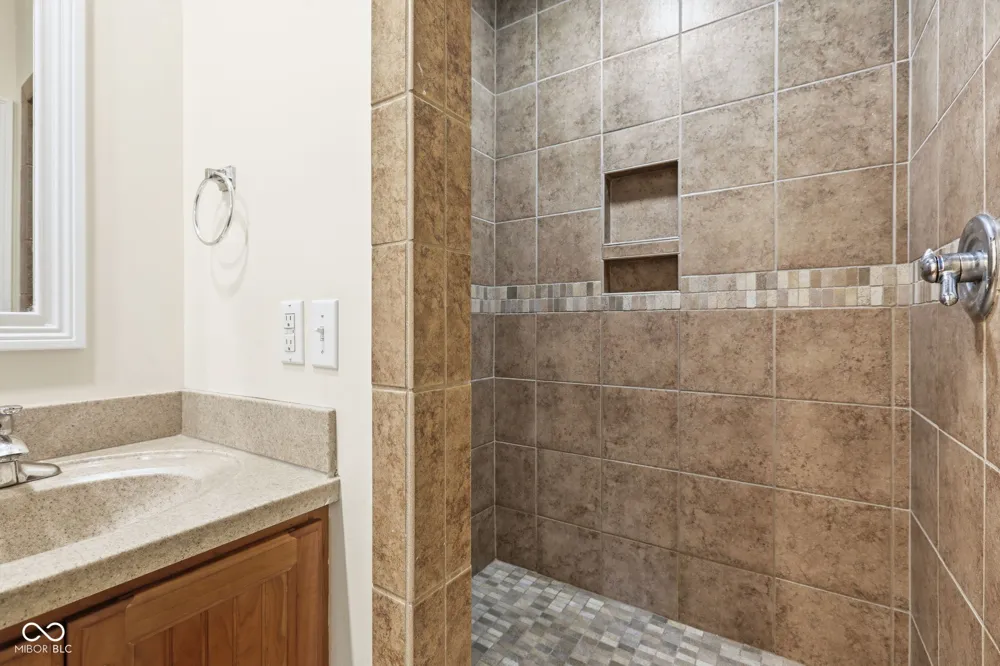 4618 Chatham Drive Bloomington, IN 47404
