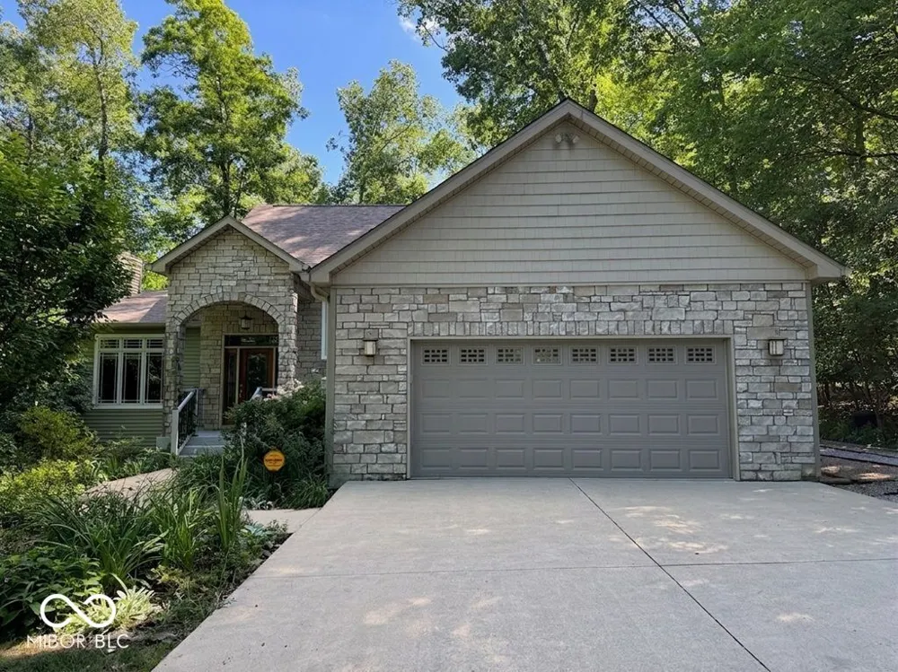 4618 Chatham Drive Bloomington, IN 47404