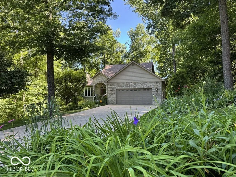 4618 Chatham Drive Bloomington, IN 47404