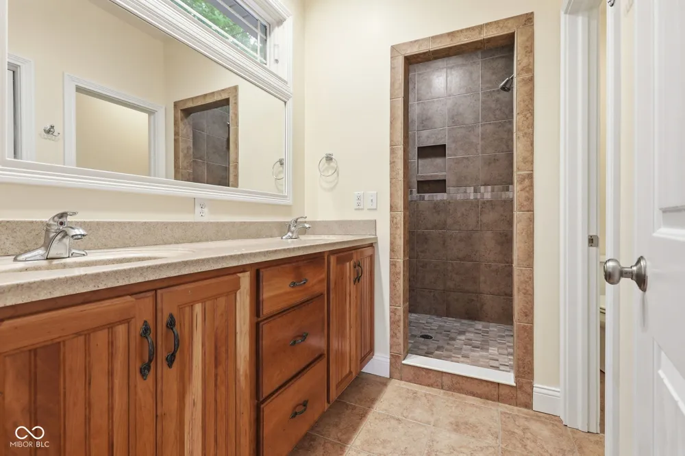 4618 Chatham Drive Bloomington, IN 47404