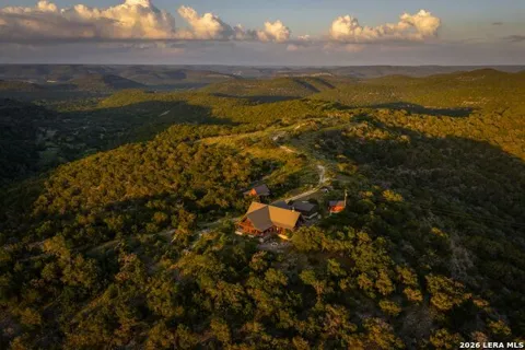 1457 Private Road 3426