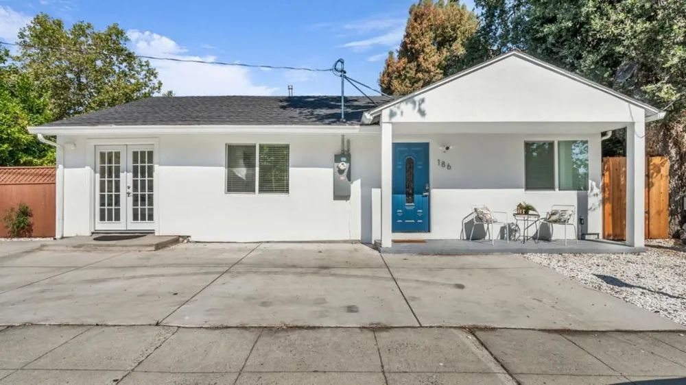 186 Fair Oaks Street Mountain View, CA 94040