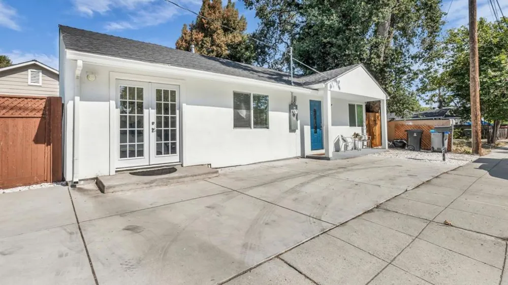 186 Fair Oaks Street Mountain View, CA 94040