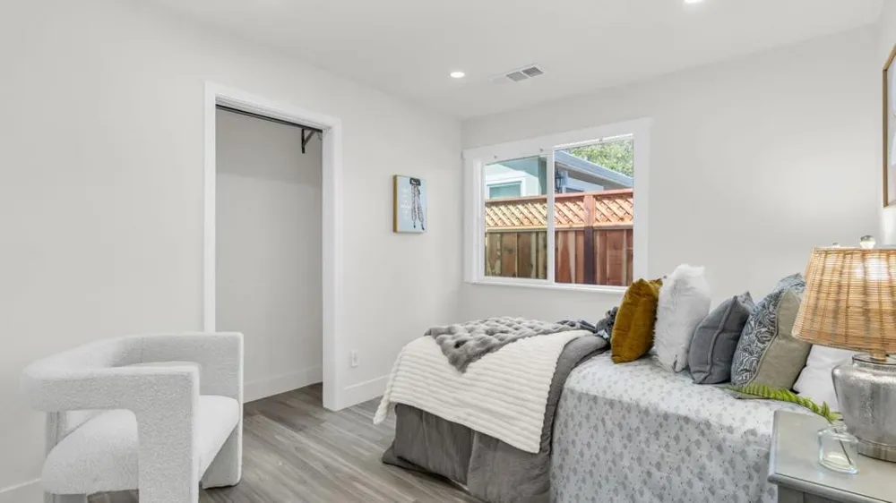 186 Fair Oaks Street Mountain View, CA 94040