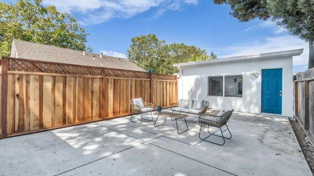 186 Fair Oaks Street Mountain View, CA 94040