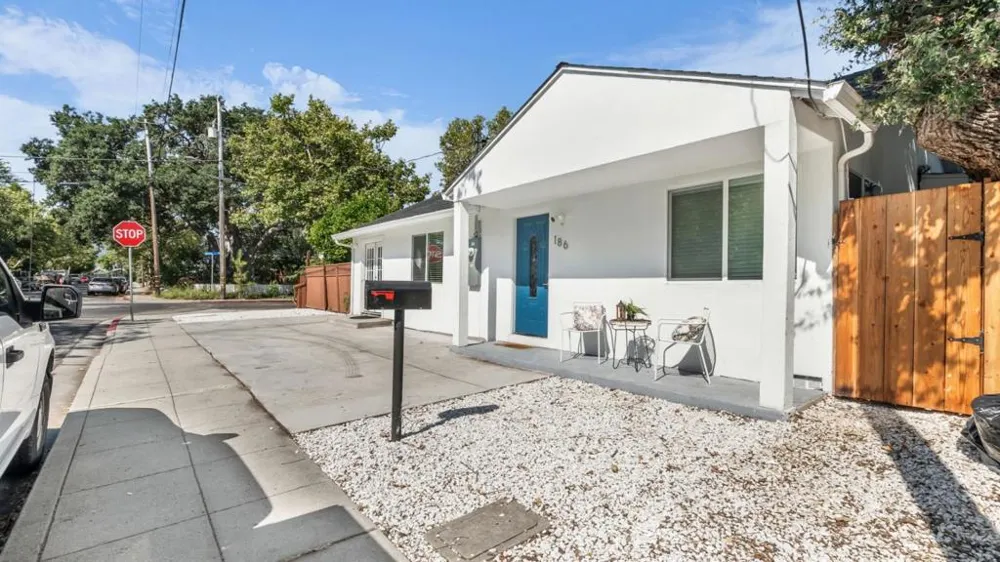 186 Fair Oaks Street Mountain View, CA 94040