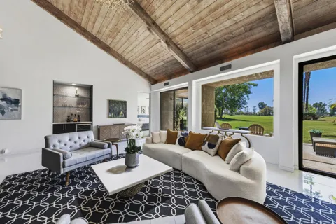552 Desert West Drive