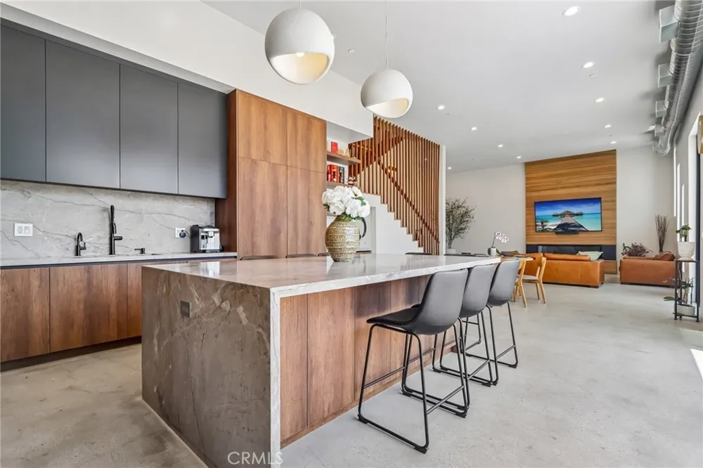 8504 Outland View Drive Sun Valley, CA 91352