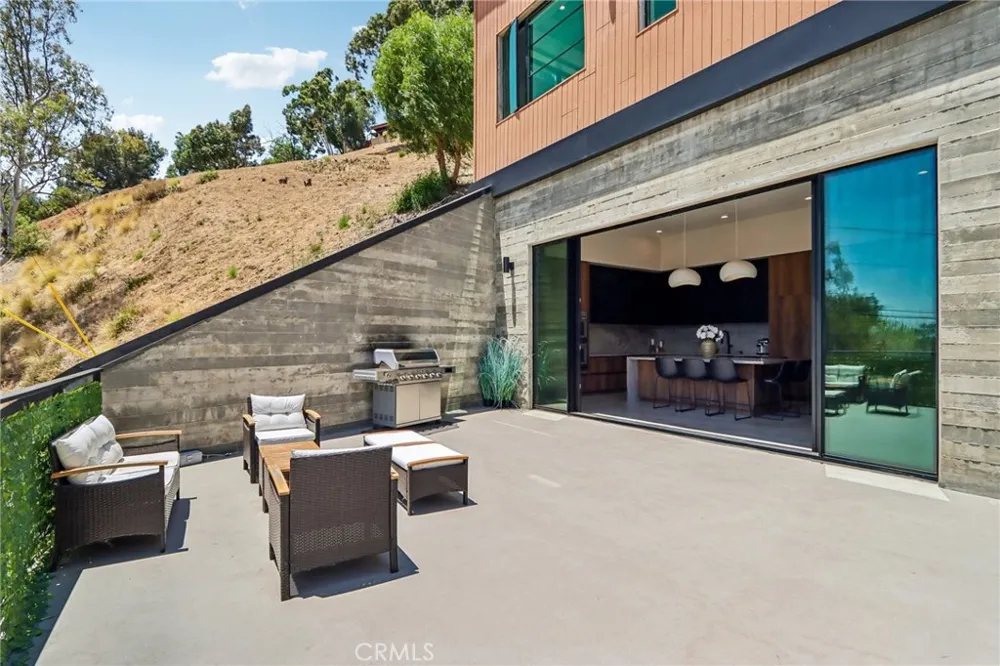 8504 Outland View Drive Sun Valley, CA 91352