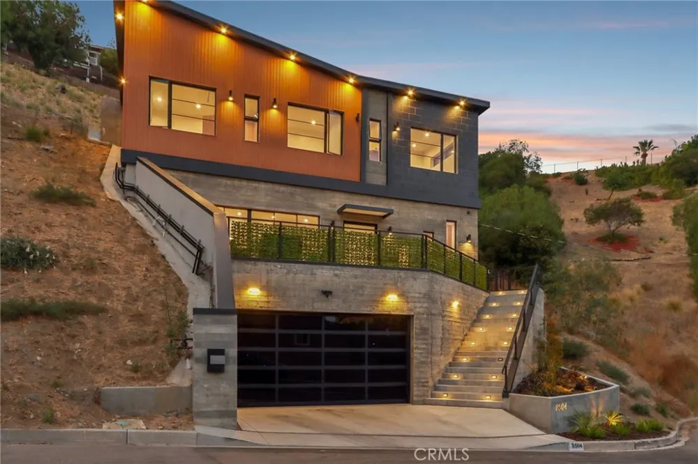 8504 Outland View Drive Sun Valley, CA 91352