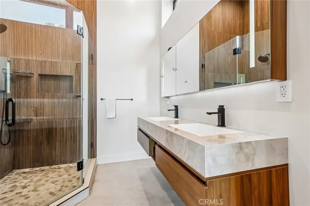 8504 Outland View Drive Sun Valley, CA 91352