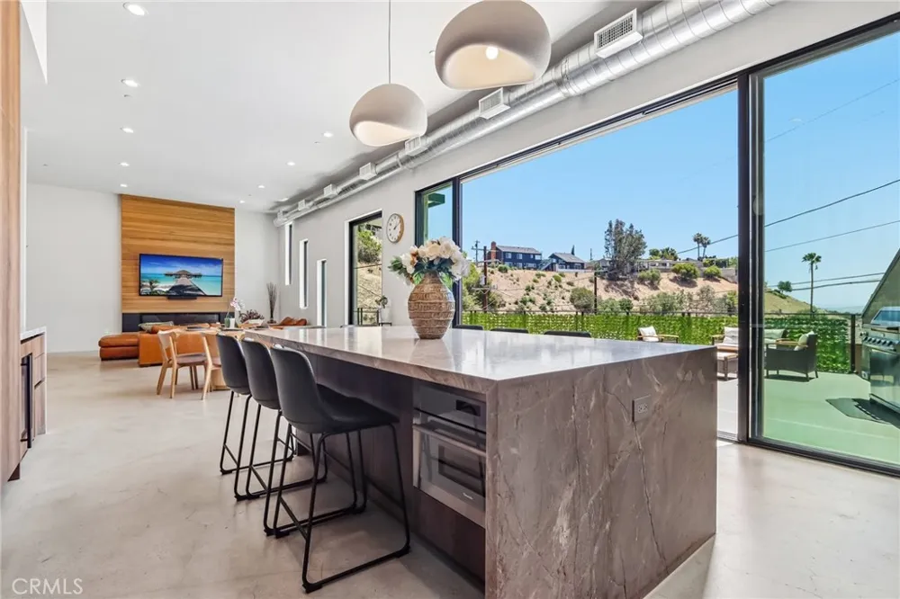 8504 Outland View Drive Sun Valley, CA 91352