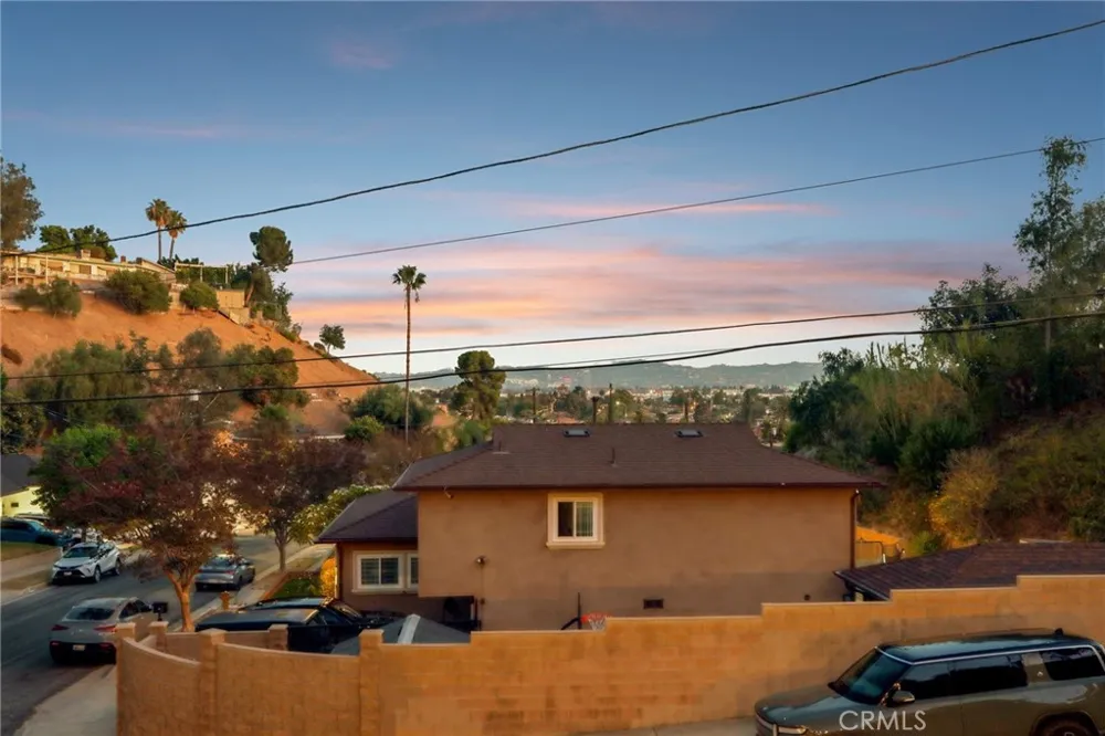 8504 Outland View Drive Sun Valley, CA 91352