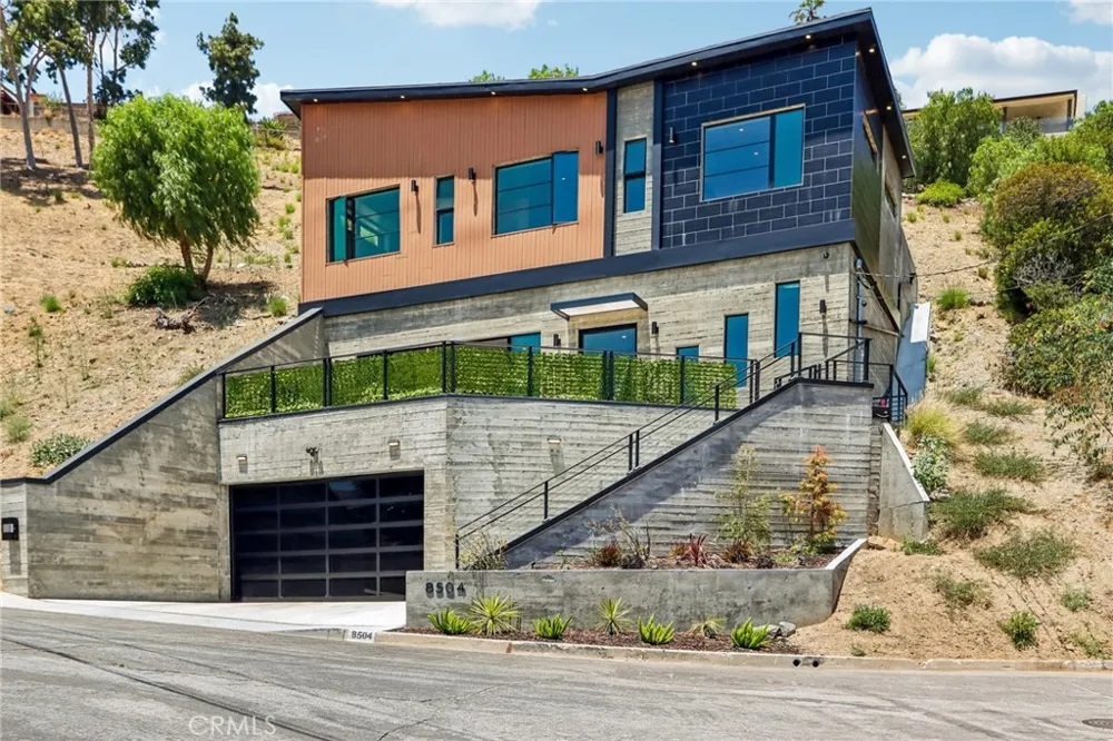 8504 Outland View Drive Sun Valley, CA 91352