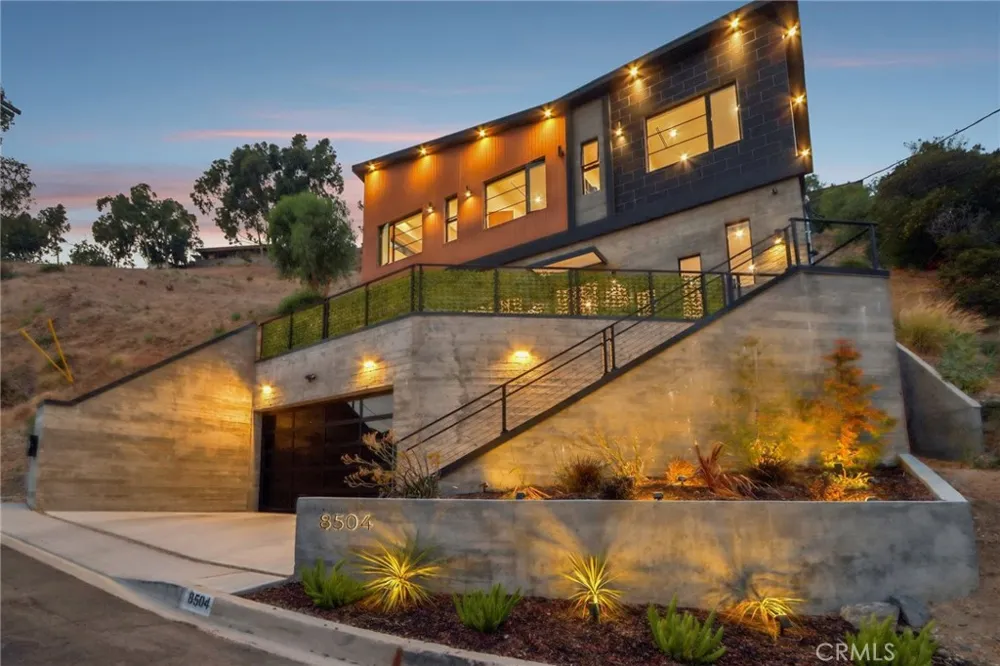 8504 Outland View Drive Sun Valley, CA 91352