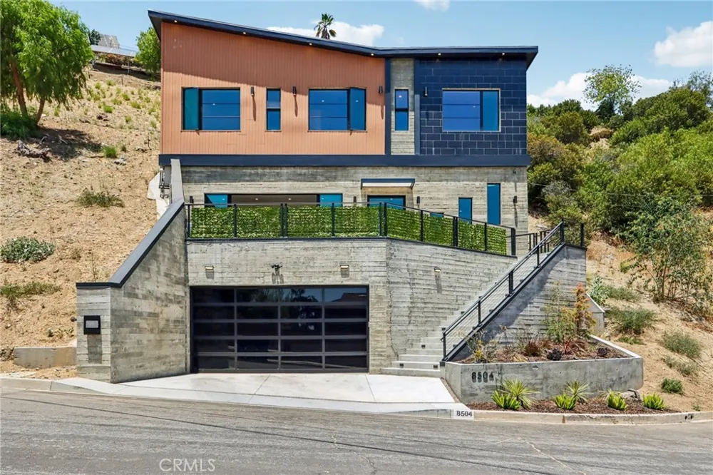 8504 Outland View Drive Sun Valley, CA 91352