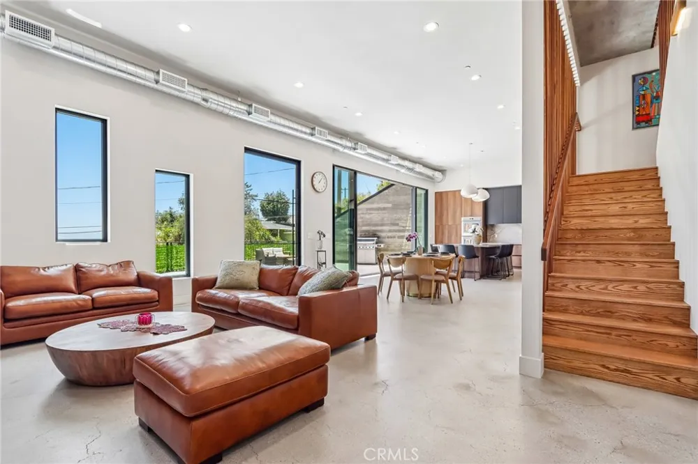 8504 Outland View Drive Sun Valley, CA 91352