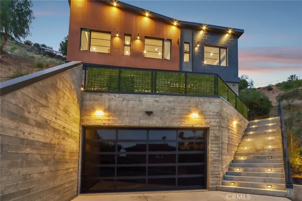 8504 Outland View Drive Sun Valley, CA 91352