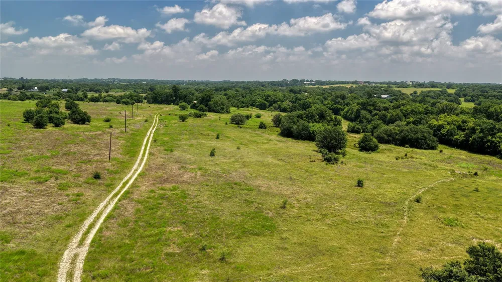 2 Randermann Rd Brenham, TX 77833