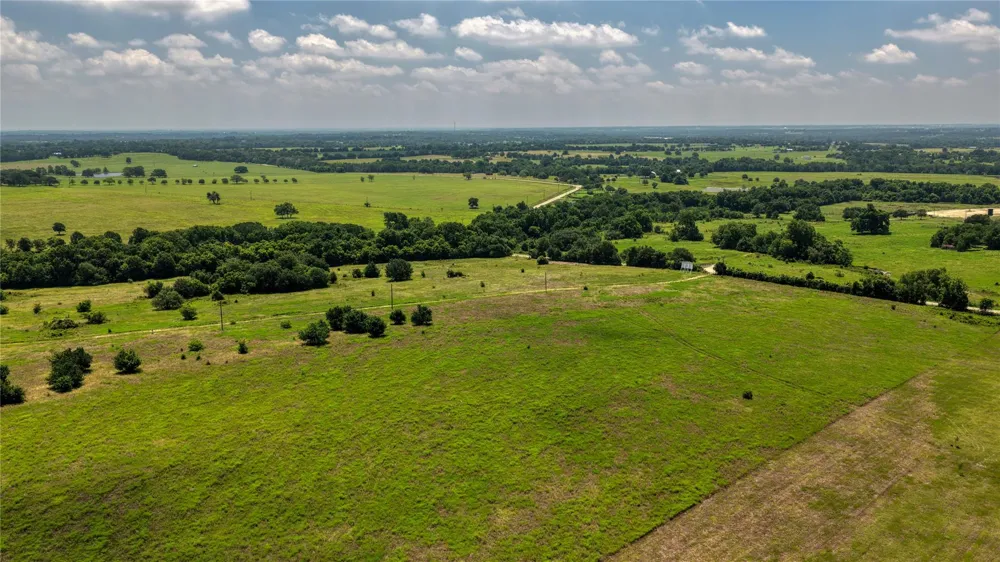2 Randermann Rd Brenham, TX 77833