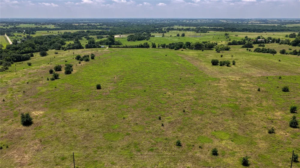 2 Randermann Rd Brenham, TX 77833