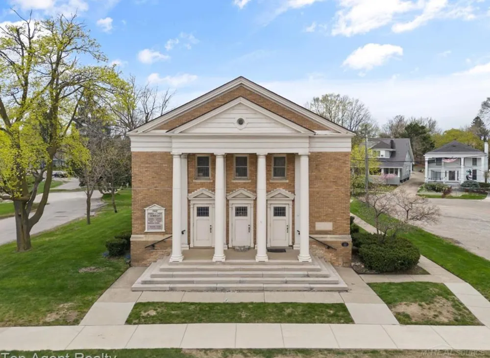 71 S Washington Avenue Oxford Village, MI 48371