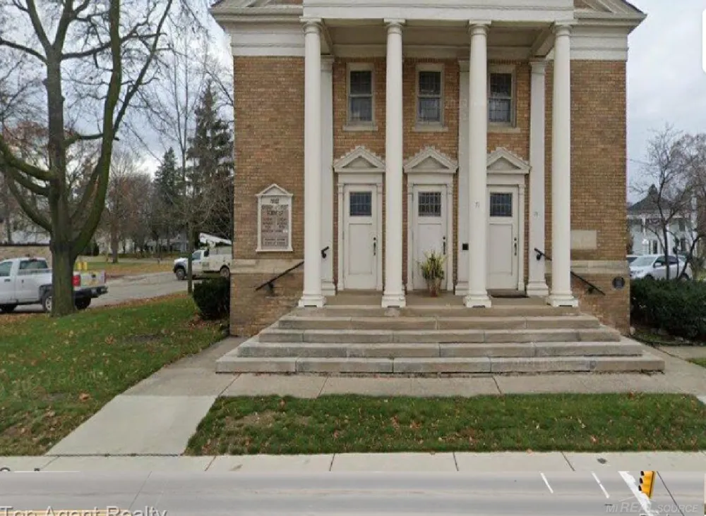 71 S Washington Avenue Oxford Village, MI 48371
