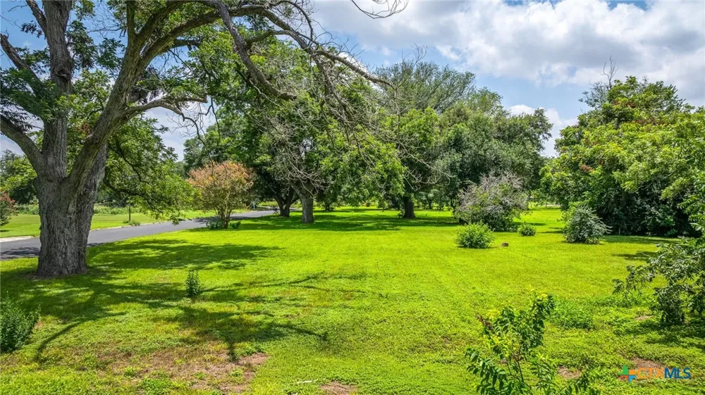 24 Glen Cove Drive Seguin, TX 78155