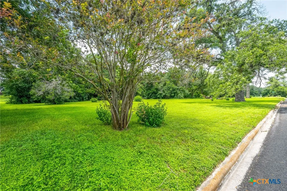 24 Glen Cove Drive Seguin, TX 78155