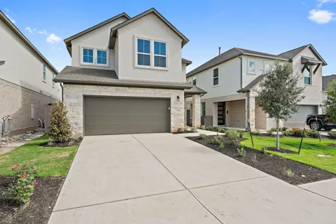 220 Bloomington Loop