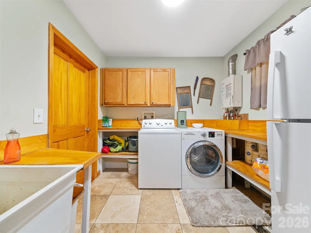 349 Spring Creek Road Bakersville, NC 28705