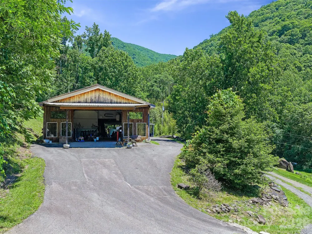 349 Spring Creek Road Bakersville, NC 28705