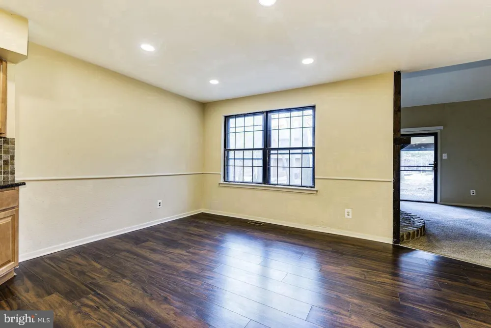 215 KEATS DR Sicklerville, NJ 08081