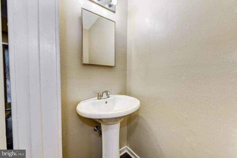 215 KEATS DR Sicklerville, NJ 08081