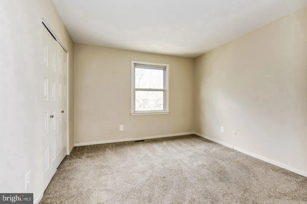 215 KEATS DR Sicklerville, NJ 08081