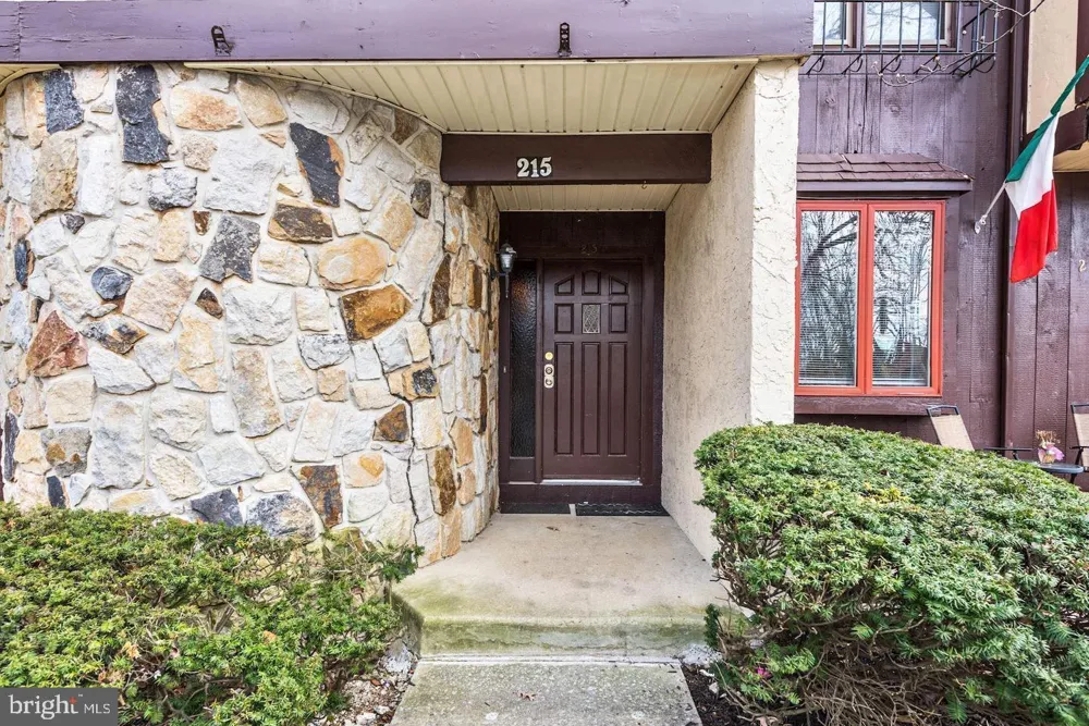 215 KEATS DR Sicklerville, NJ 08081