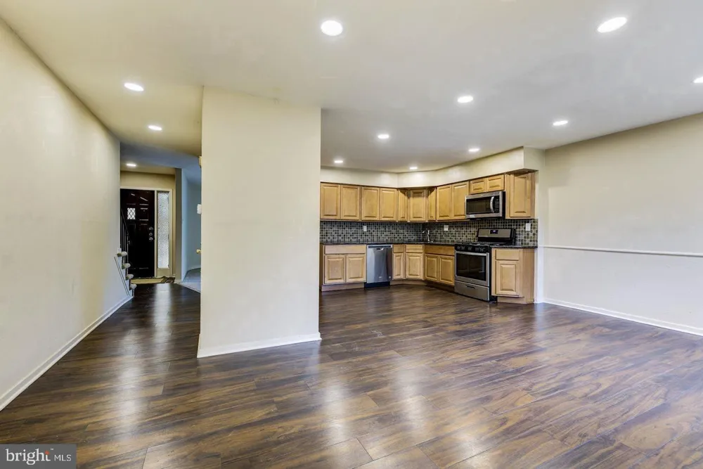 215 KEATS DR Sicklerville, NJ 08081