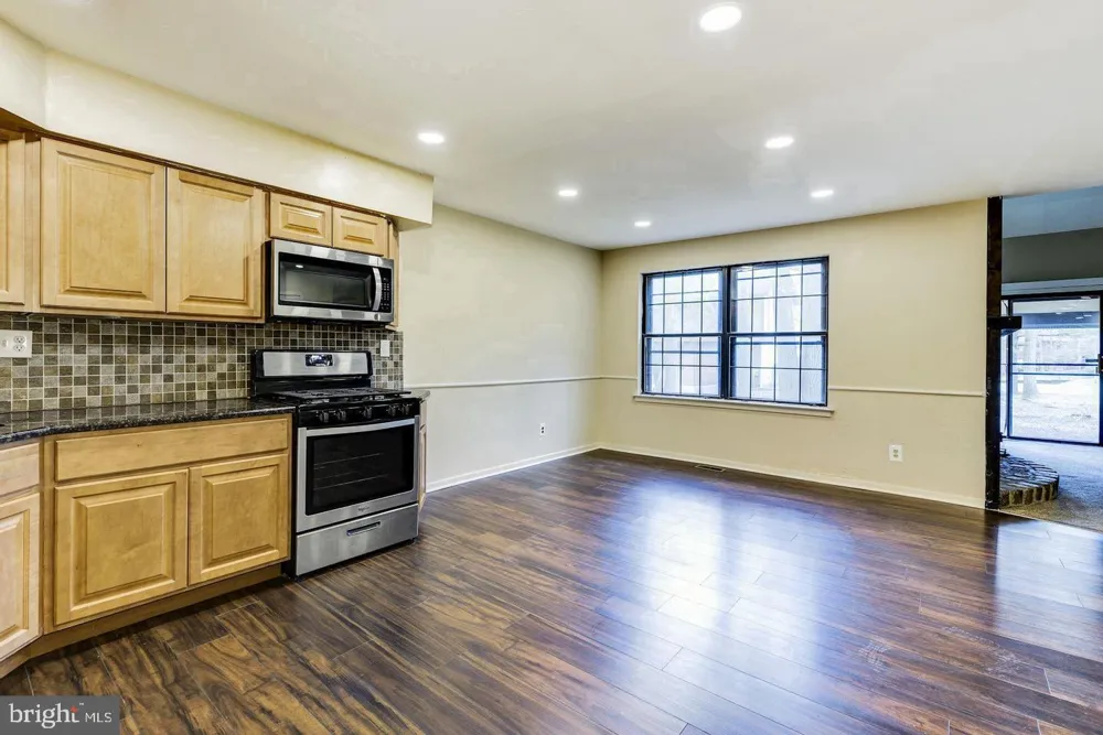 215 KEATS DR Sicklerville, NJ 08081
