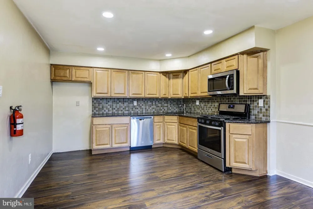 215 KEATS DR Sicklerville, NJ 08081