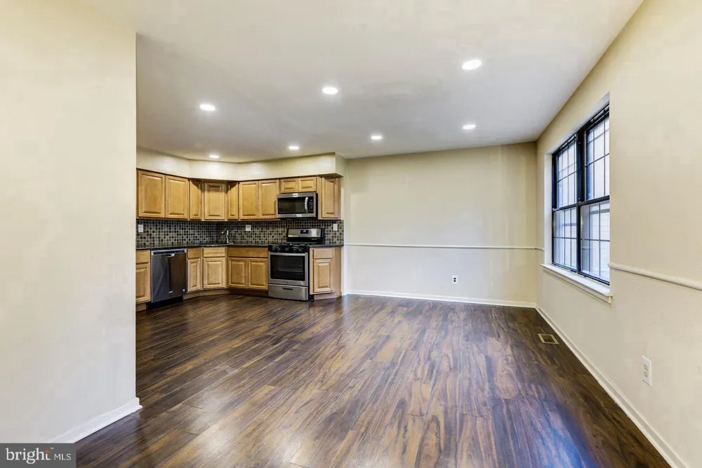 215 KEATS DR Sicklerville, NJ 08081