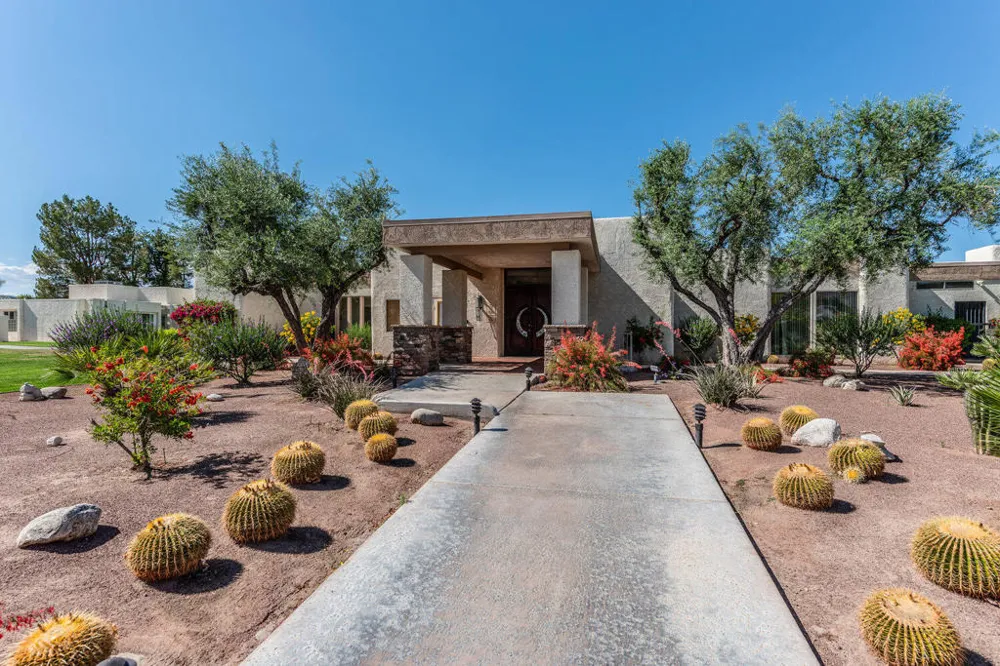 1683 Tam O Shanter Plaza Palm Springs, CA 92264