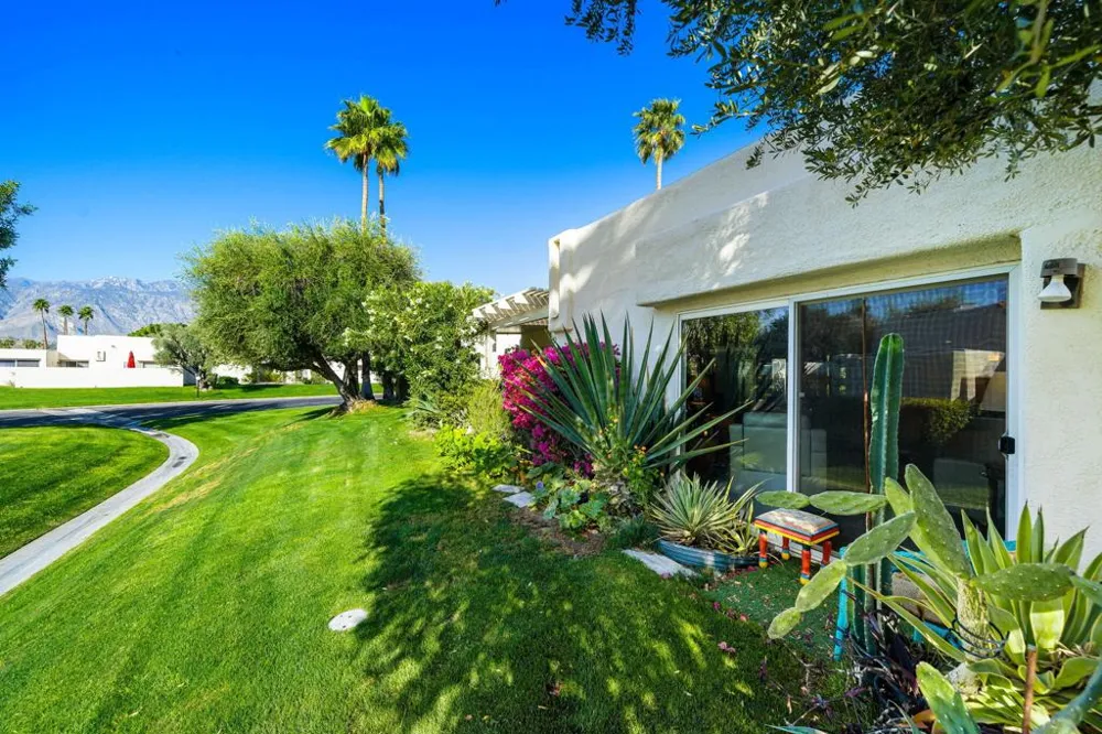 1683 Tam O Shanter Plaza Palm Springs, CA 92264