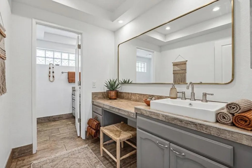 1683 Tam O Shanter Plaza Palm Springs, CA 92264