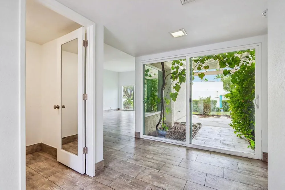 1683 Tam O Shanter Plaza Palm Springs, CA 92264