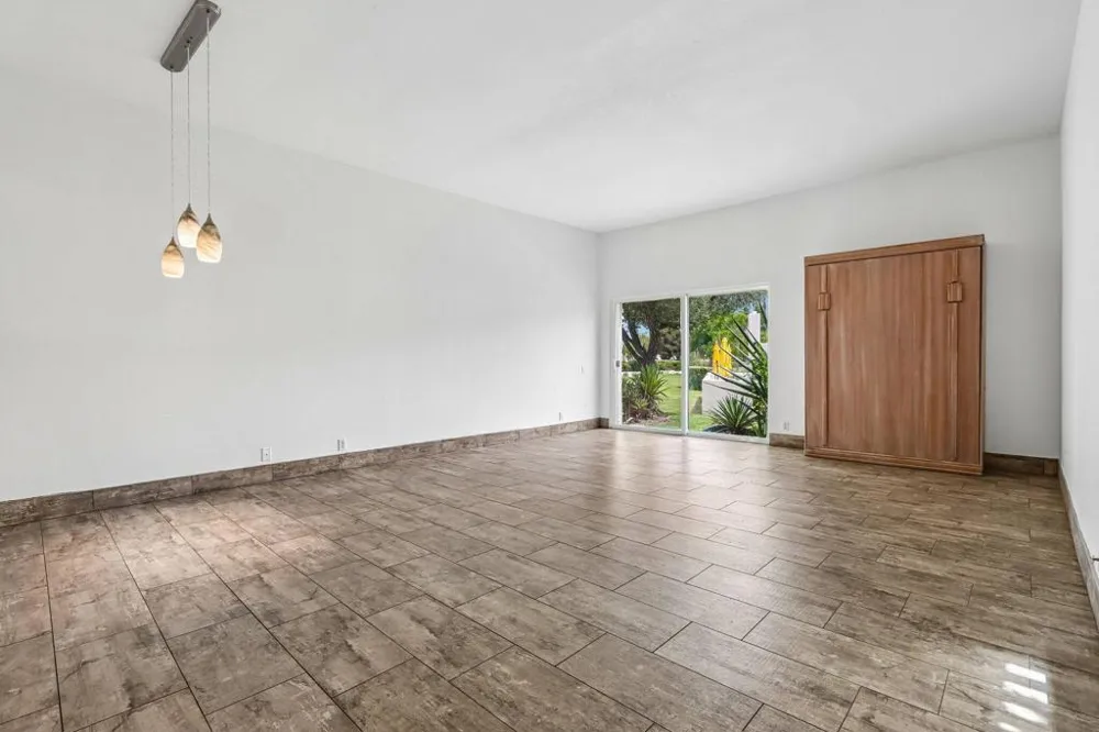 1683 Tam O Shanter Plaza Palm Springs, CA 92264
