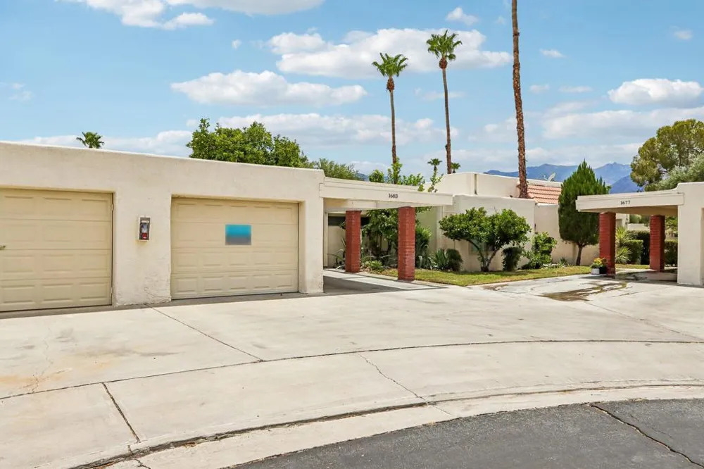 1683 Tam O Shanter Plaza Palm Springs, CA 92264