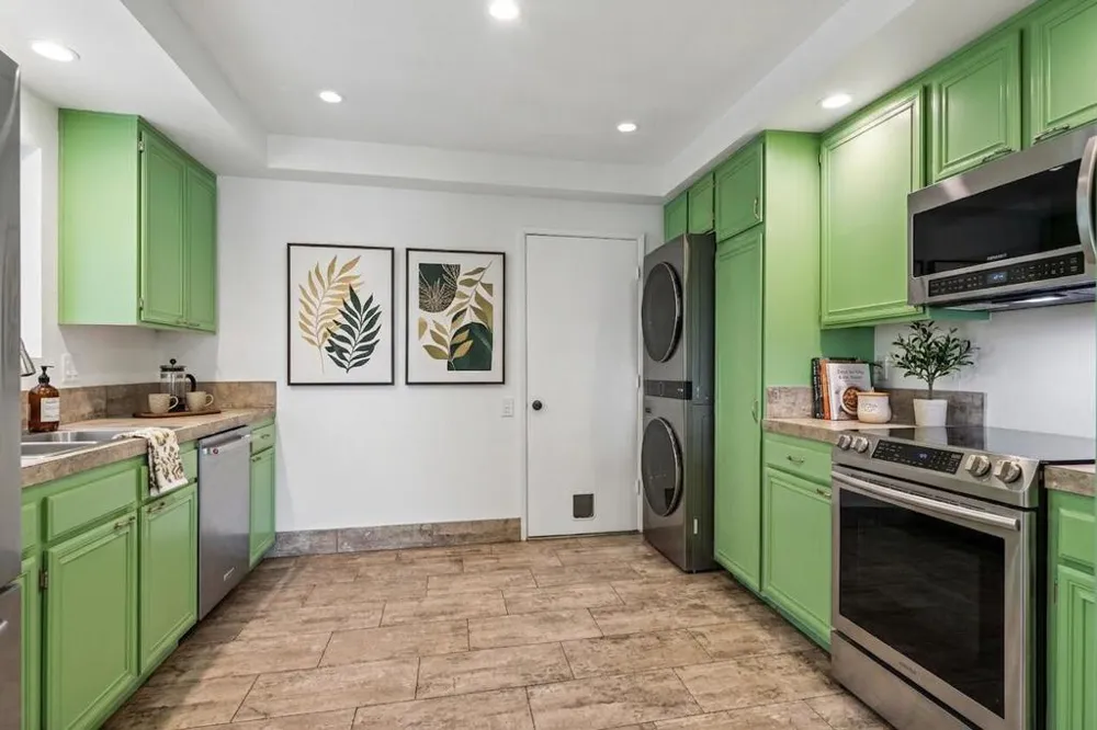 1683 Tam O Shanter Plaza Palm Springs, CA 92264