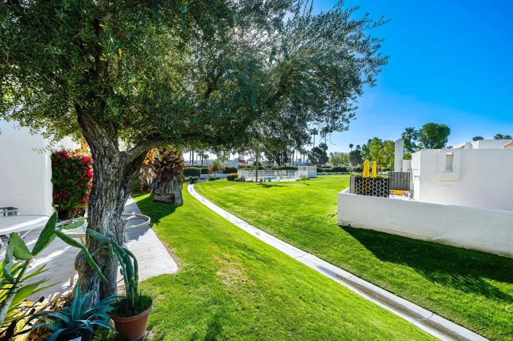 1683 Tam O Shanter Plaza Palm Springs, CA 92264
