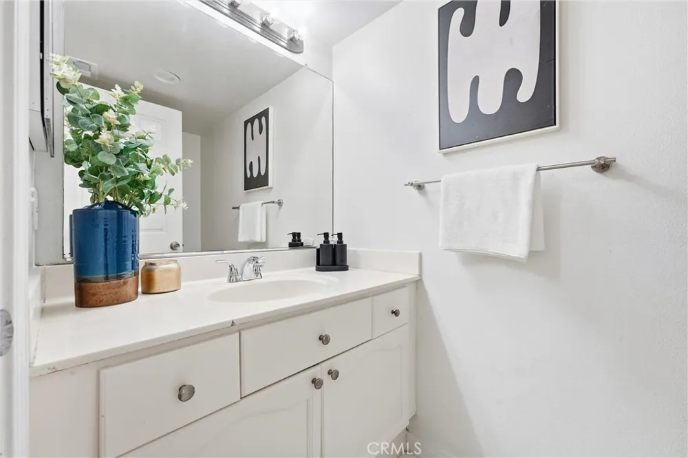 1097 S Marguerita #C Alhambra, CA 91803